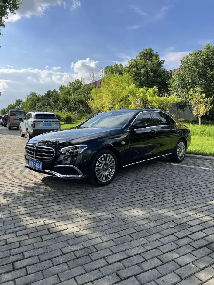 Mercedes-Benz E-Class 2023 Model E 300 L Luxury Model sedan – фото 1
