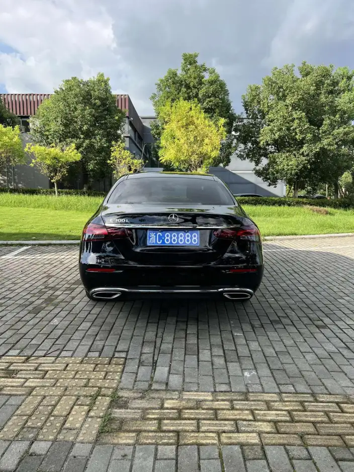 Mercedes-Benz E-Class 2023 Model E 300 L Luxury Model sedan – фото 2