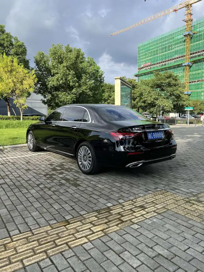 Mercedes-Benz E-Class 2023 Model E 300 L Luxury Model sedan – фото 3