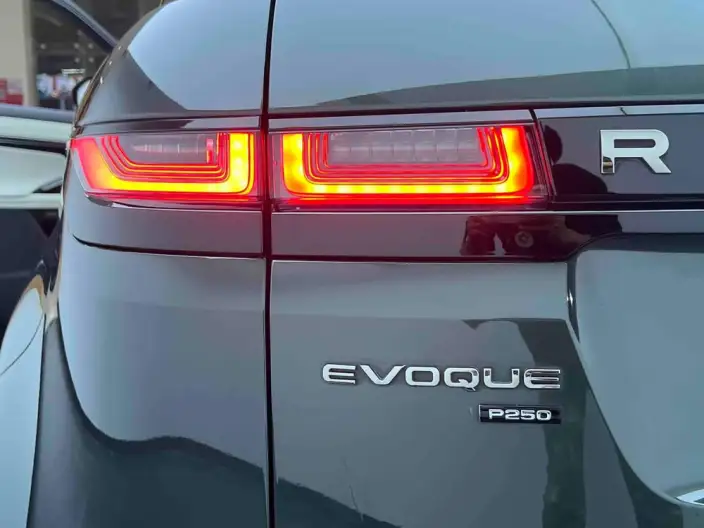 Range Rover Evoque 2023 Model Aurora L 249PS R-Dynamic Deluxe Edition – фото 9
