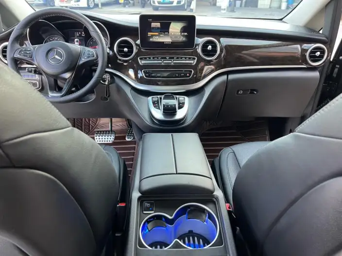 Mercedes-Benz V-Class 2020 Model V 260 Premium Edition – фото 10