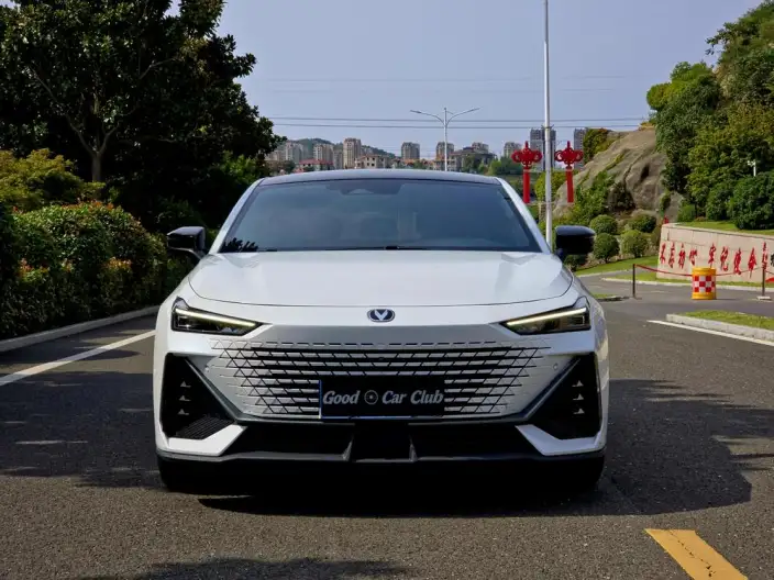 Changan UNI-V 2022 Model 1.5T Smart Pilot Model