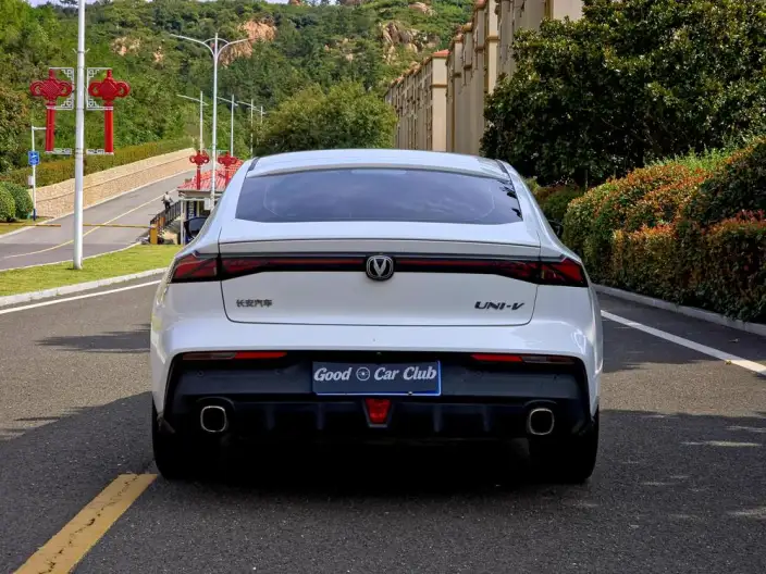 Changan UNI-V 2022 Model 1.5T Smart Pilot Model – фото 5