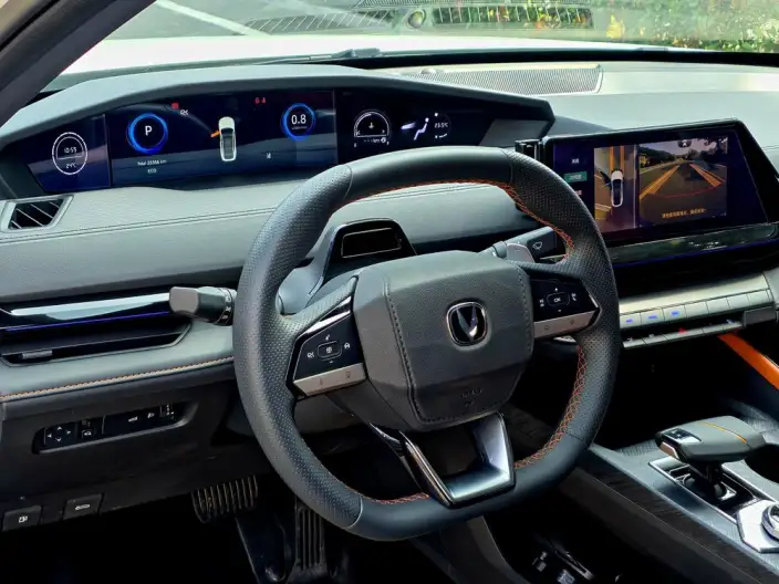 Changan UNI-V 2022 Model 1.5T Smart Pilot Model – фото 8