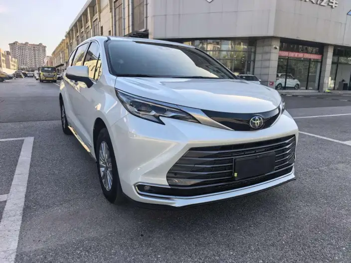 Toyota Sienna 2021 Model 2.5L Hybrid Deluxe Edition – фото 3