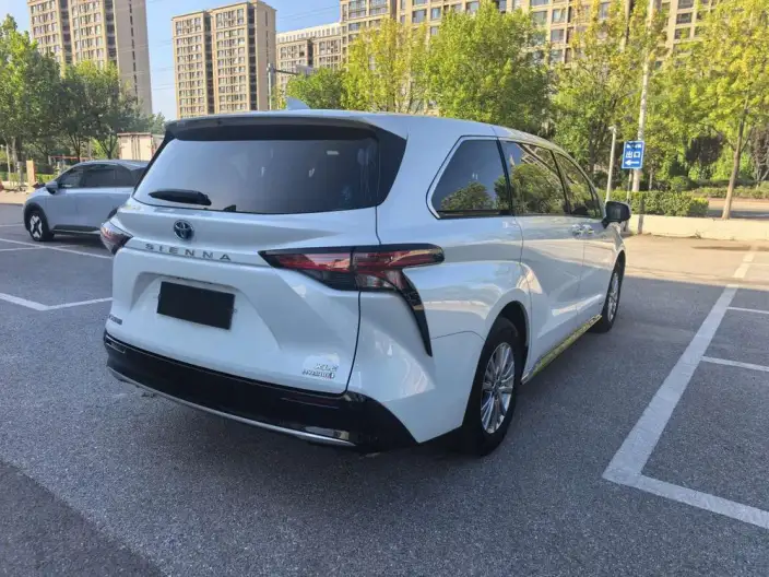 Toyota Sienna 2021 Model 2.5L Hybrid Deluxe Edition – фото 6