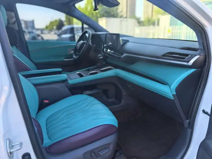 Toyota Sienna 2021 Model 2.5L Hybrid Deluxe Edition – фото 7
