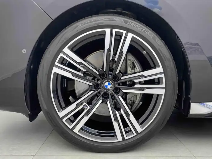 BMW 7 Series 2023 Model 740Li Leading Model M Sports Set – фото 5