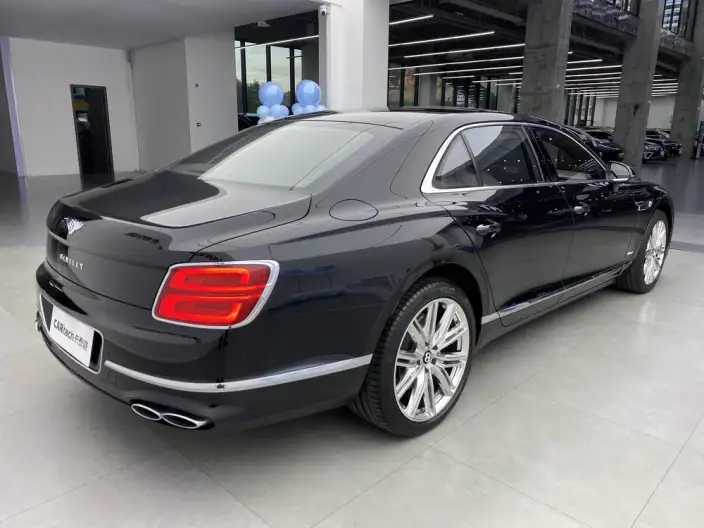 Bentley Flying Spur 2022 Model Hybrid – фото 10