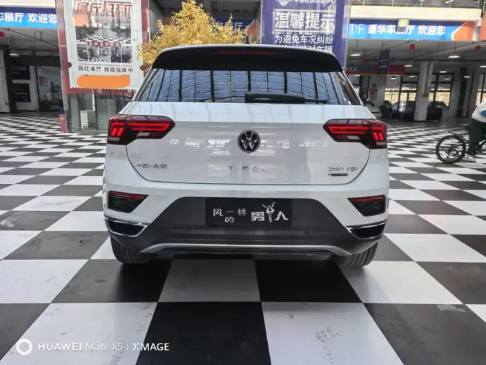 Volkswagen T-Roc 2021 Model 280TSI DSG 4WD Luxury Zhilian Edition – фото 5