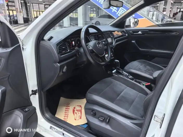 Volkswagen T-Roc 2021 Model 280TSI DSG 4WD Luxury Zhilian Edition – фото 10