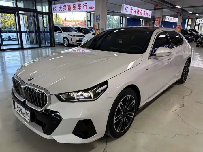 BMW 5 Series 2025 Model 525Li M Sports Set – фото 1