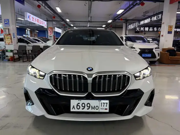 BMW 5 Series 2025 Model 525Li M Sports Set – фото 2