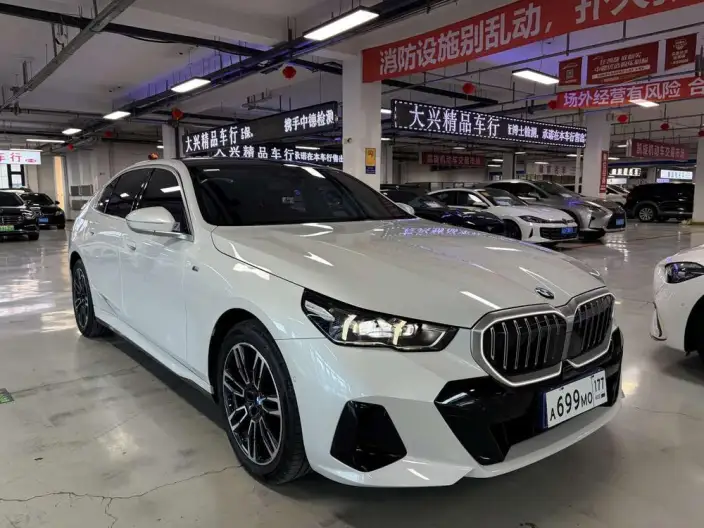 BMW 5 Series 2025 Model 525Li M Sports Set – фото 3