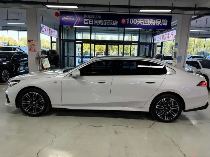 BMW 5 Series 2025 Model 525Li M Sports Set – фото 4