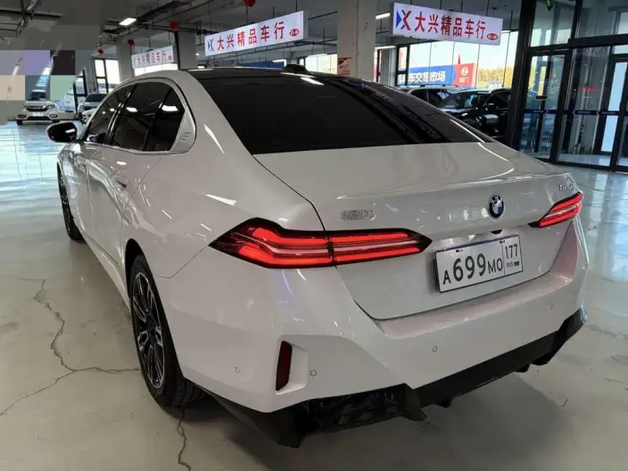 BMW 5 Series 2025 Model 525Li M Sports Set – фото 5
