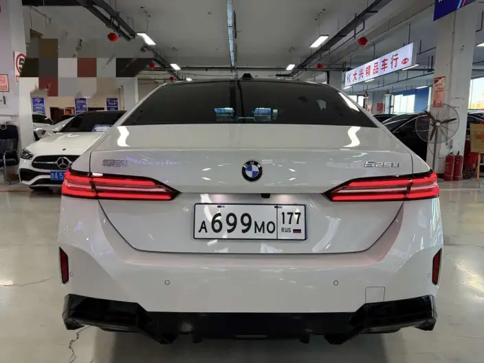 BMW 5 Series 2025 Model 525Li M Sports Set – фото 6