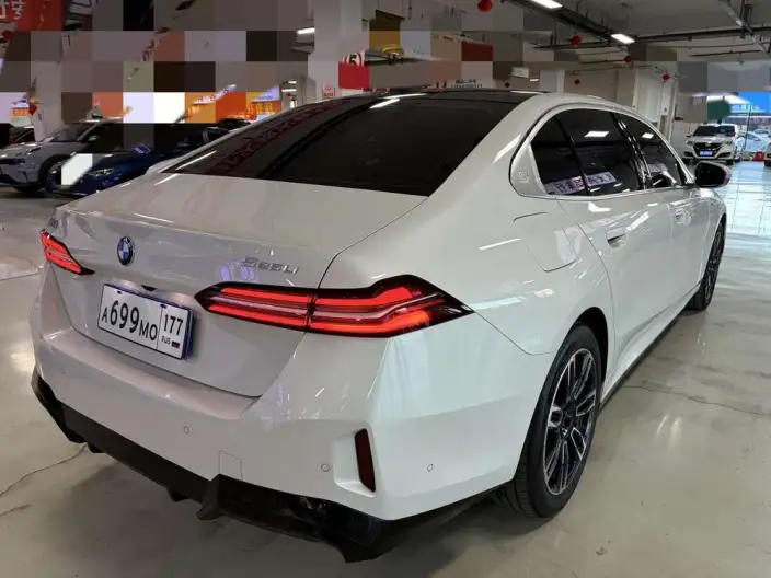 BMW 5 Series 2025 Model 525Li M Sports Set – фото 7