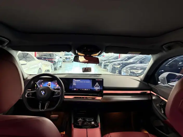 BMW 5 Series 2025 Model 525Li M Sports Set – фото 8