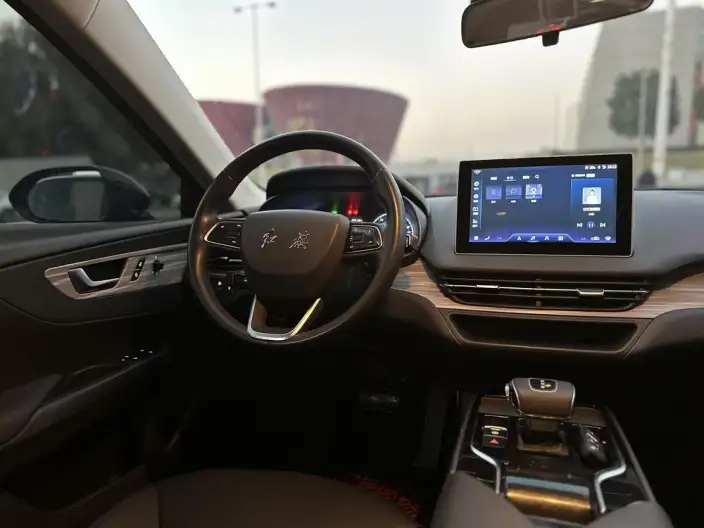 Hongqi E-QM5 2023 Model 560KM PLUS Edition 140kW – фото 9