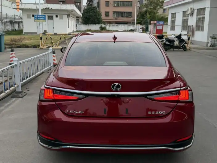 Lexus ES 2020 Model 200 Deluxe Edition China VI