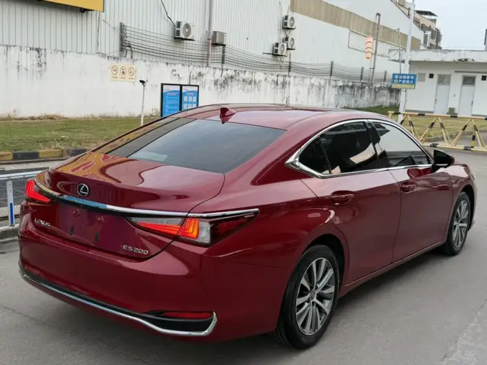 Lexus ES 2020 Model 200 Deluxe Edition China VI
