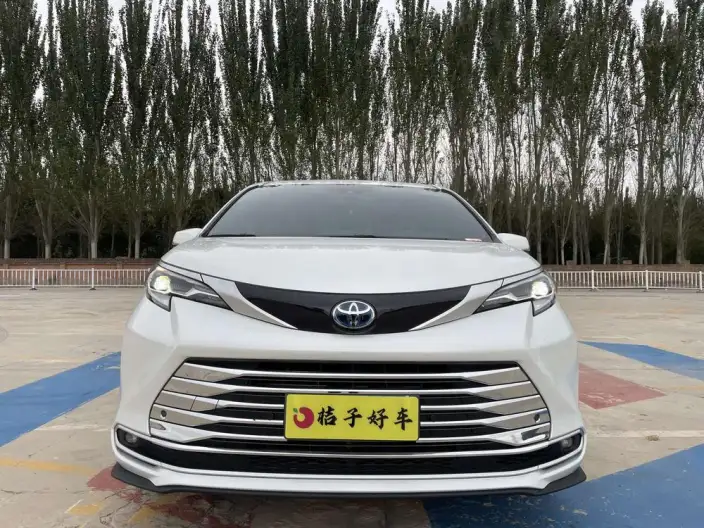 Toyota Sienna 2021 Model 2.5L Hybrid Premium Edition – фото 2