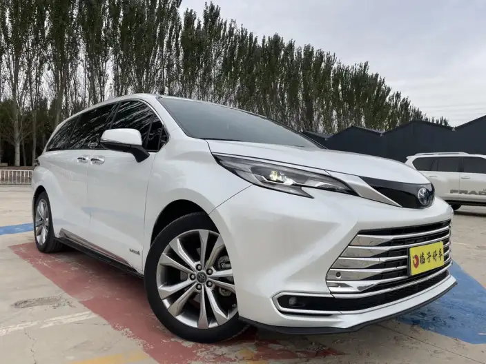 Toyota Sienna 2021 Model 2.5L Hybrid Premium Edition – фото 3