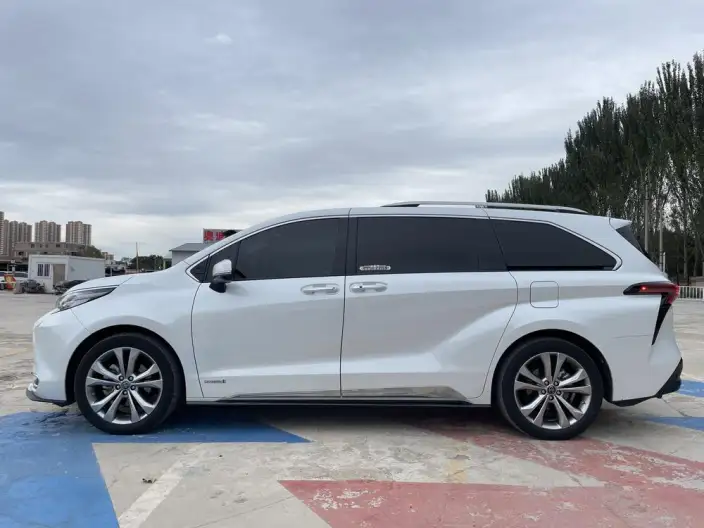 Toyota Sienna 2021 Model 2.5L Hybrid Premium Edition – фото 4
