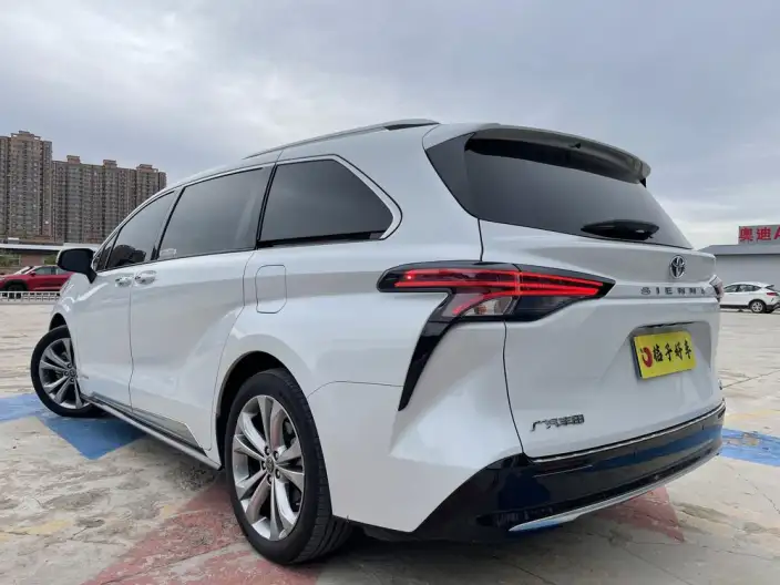 Toyota Sienna 2021 Model 2.5L Hybrid Premium Edition – фото 5