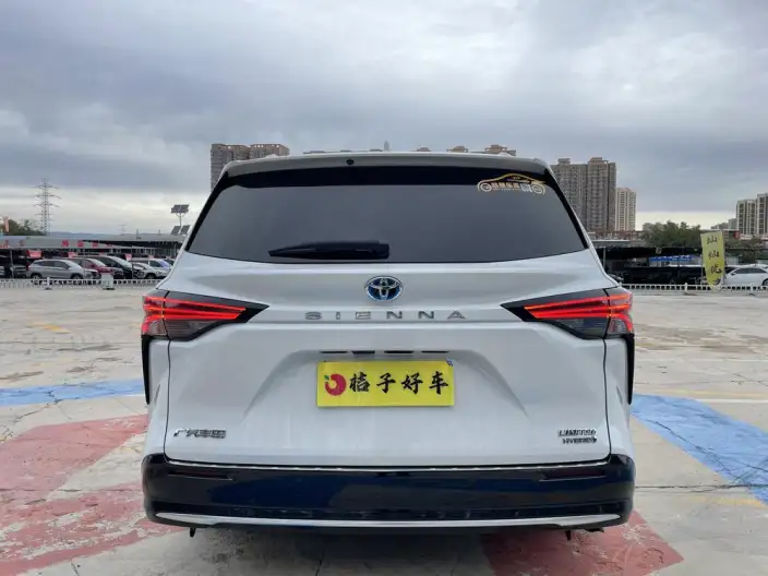 Toyota Sienna 2021 Model 2.5L Hybrid Premium Edition – фото 6
