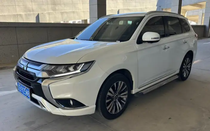 Mitsubishi Outlander 2021 Model 2.4L 4WD Enjoy Edition 7 seat