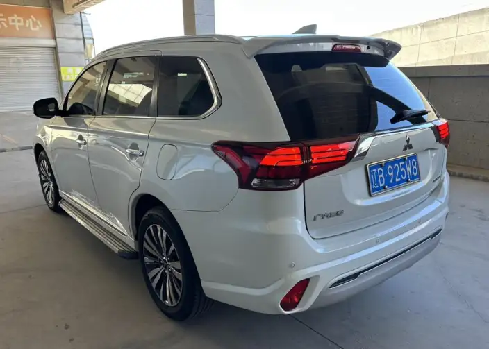 Mitsubishi Outlander 2021 Model 2.4L 4WD Enjoy Edition 7 seat