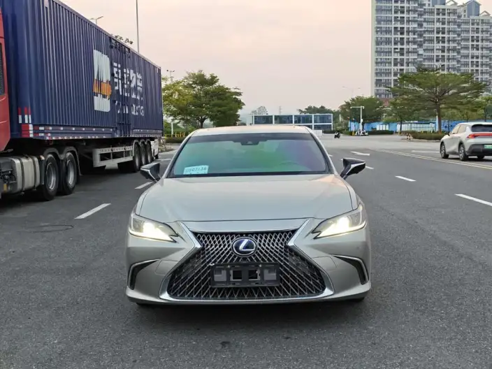Lexus ES 2020 Model 300h Superior Edition China V