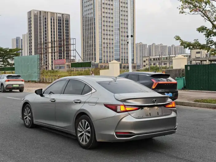 Lexus ES 2020 Model 300h Superior Edition China V
