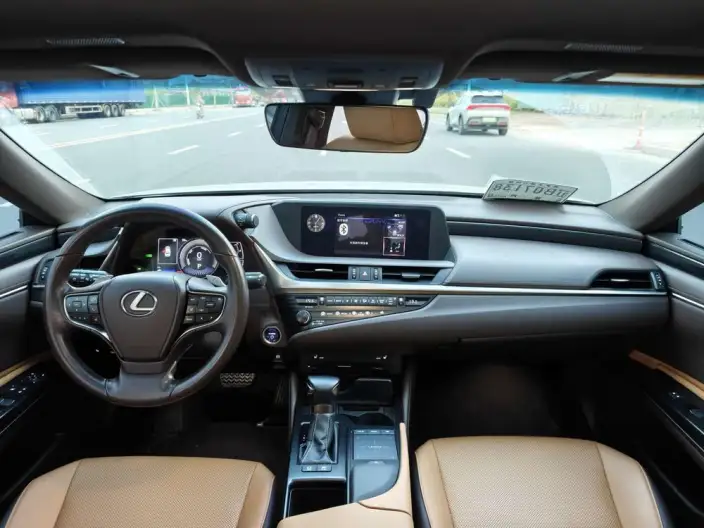 Lexus ES 2020 Model 300h Superior Edition China V – фото 7
