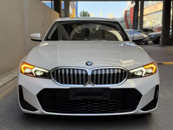 BMW 3 Series 2023 Model 320i M Sports Set – фото 2