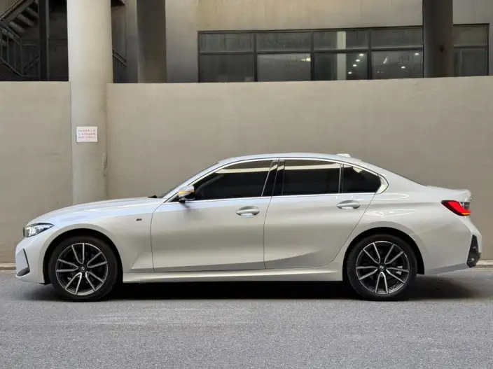 BMW 3 Series 2023 Model 320i M Sports Set – фото 3