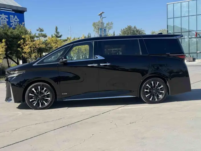 Vellfire 2024 Model 2.5L Automatic 4WD 7 seat Parallel Imported – фото 4