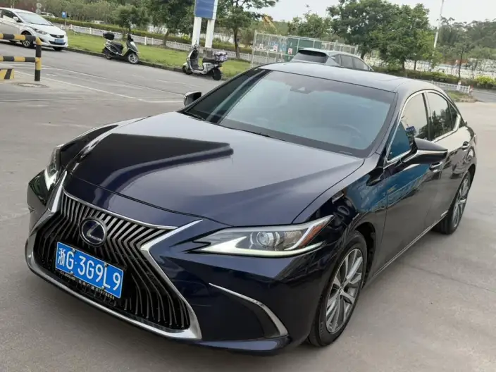 Lexus ES 2020 Model 300h Superior Edition China V