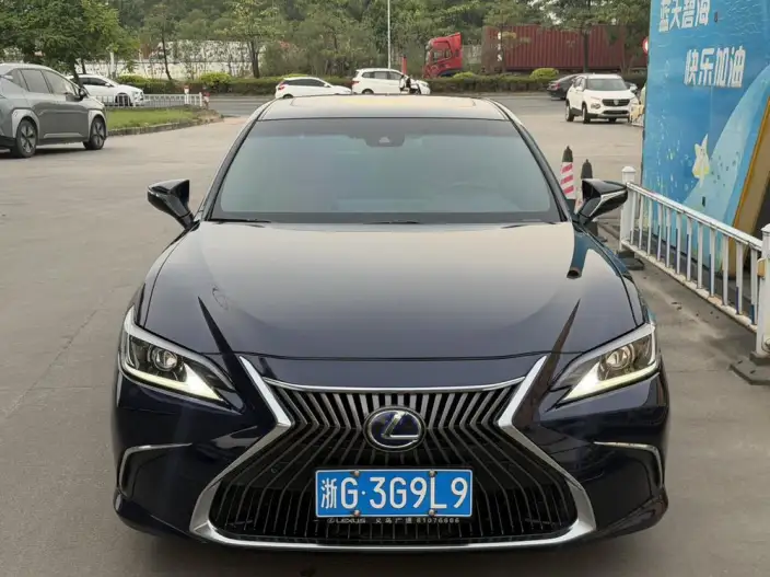 Lexus ES 2020 Model 300h Superior Edition China V