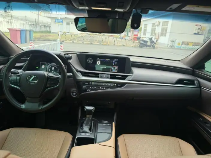 Lexus ES 2020 Model 300h Superior Edition China V – фото 6