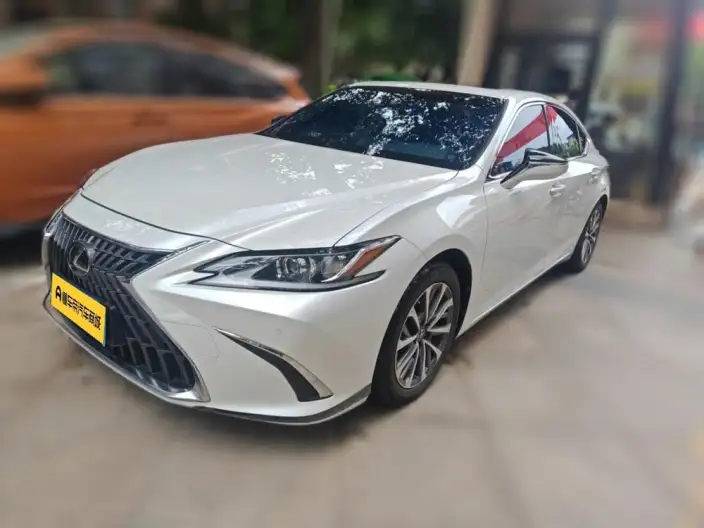 Lexus ES 2022 Model 300h Superior Edition
