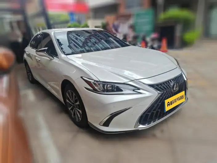 Lexus ES 2022 Model 300h Superior Edition