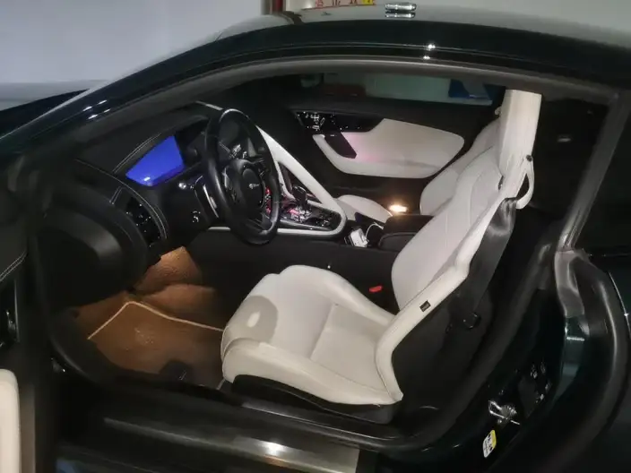Jaguar F-TYPE 2024 Model P300 75th Anniversary Collector Edition Hardtop Edition – фото 10