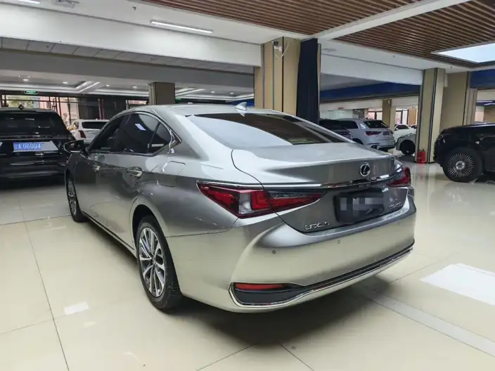 Lexus ES 2022 Model 200 Superior Edition