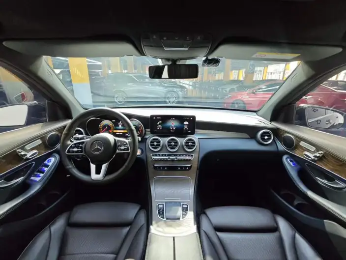 Mercedes-Benz GLC 2020 Model GLC 260 L 4MATIC Luxury Model – фото 9