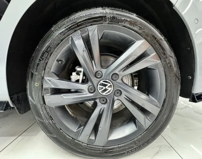 Volkswagen Golf 2023 Model 280TSI DSG R-Line Lite – фото 9