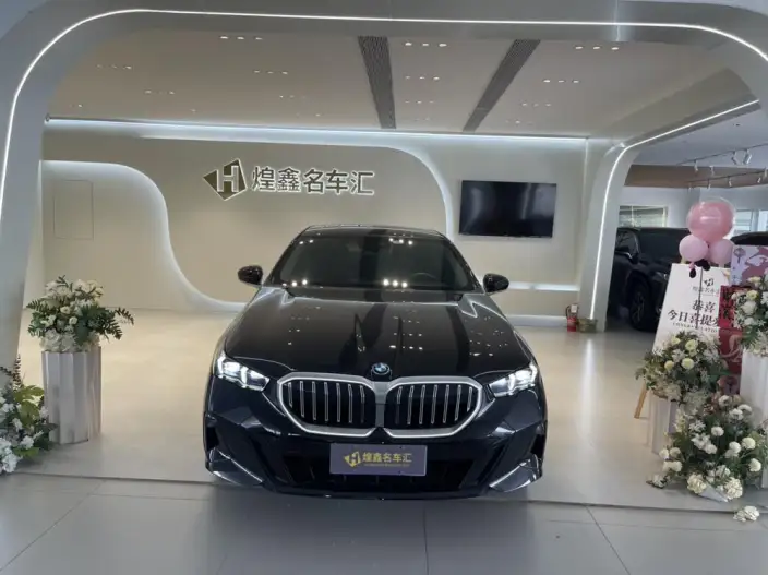 BMW 5 Series 2025 Model 530Li Exclusive Model M Sports Set – фото 2