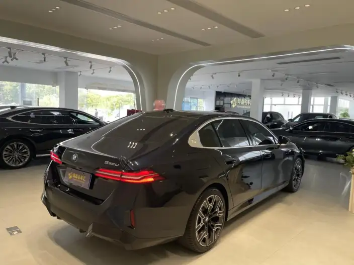 BMW 5 Series 2025 Model 530Li Exclusive Model M Sports Set – фото 4